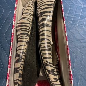 Mossimo zebra stripped shoes